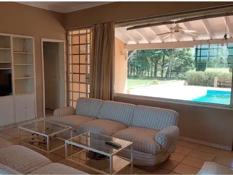 Casa 8 ambientes con 1 baño