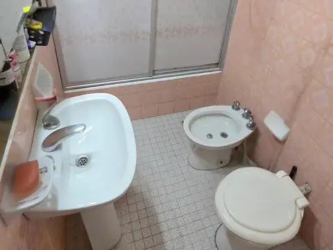 Venta Casa 2 dormitorios con patio. Echesortu.