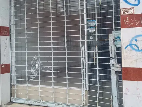 Avenida Hipólito Yrigoyen 6700