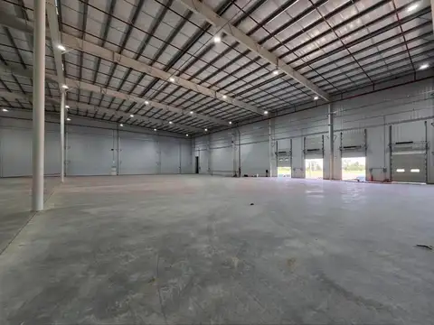 NAVE DE 4500 M² CON EXCELENTE ESTRUCTURA Y UBICACIÓN