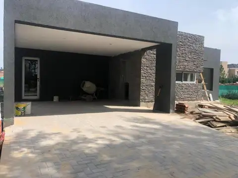 Casa 3 ambientes con 2 baños