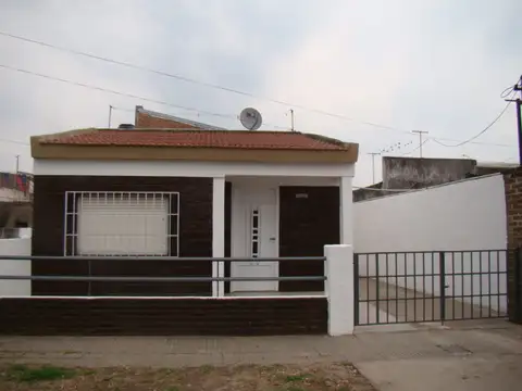 Las Heras 2272 - Casa al frente