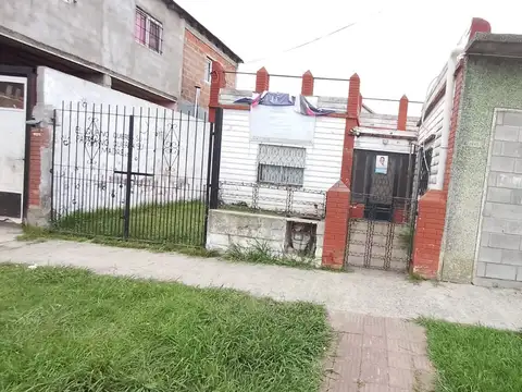 Casa 3 ambientes con 1 baño