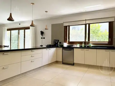 Casa en Venta en Guernica, USD 350.000