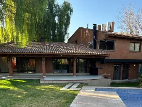 Casa 6 ambientes con 3 baños