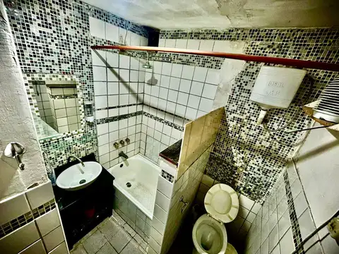 Casa 6 ambientes con 2 baños