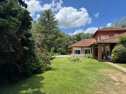 Casa 6 ambientes con 4 baños