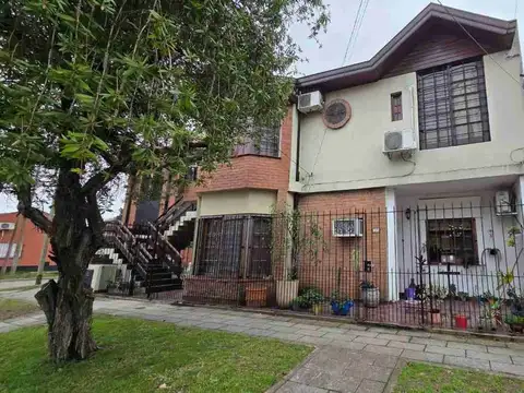VENTA PH TIPO CASA 4 AMB DON BOSCO QUILMES COCHERA