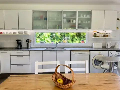 Casa en Alquiler Temporal con 3 cocheras