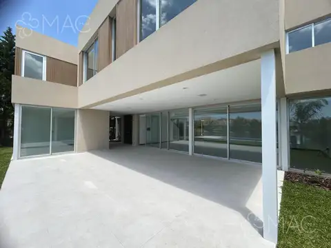 Casa 7 ambientes con 6 baños