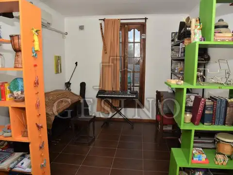 Casa en Alquiler con 2 cocheras