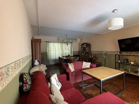 Casa 6 ambientes con 2 baños