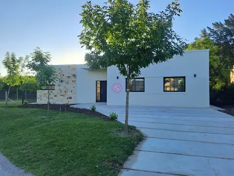 Casa en Venta en Barrio San Eduardo, Pilar del Este, Pilar
