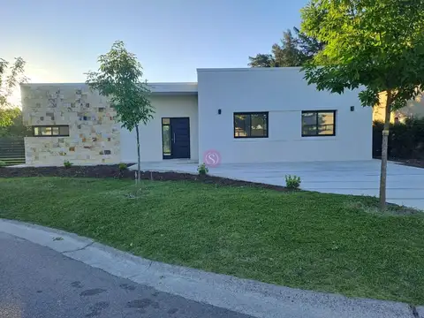 Casa en Venta en Pilar del Este - San Eduardo, USD 172.000