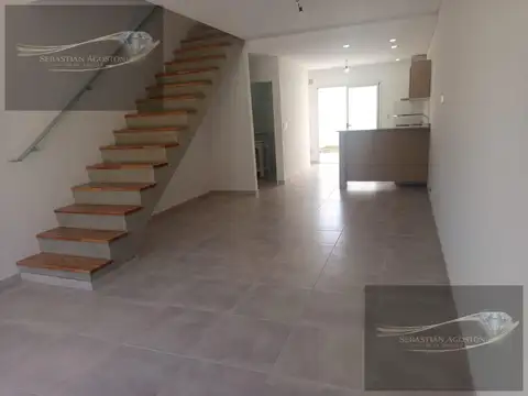 Depto Tipo Casa en Venta con 1 cocheras