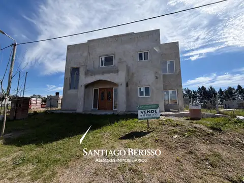 CASA EN LOS CARDALES
