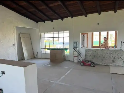 Casa 4 ambientes con 2 baños