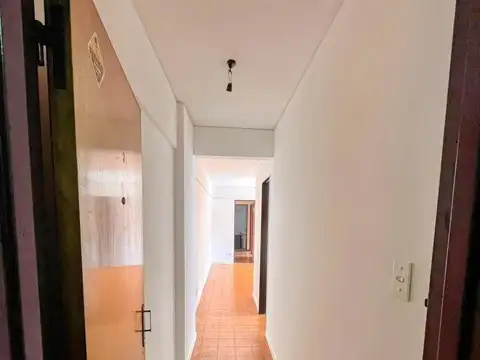 Dpto apto uso comercial a pasos de Bv. Oroño