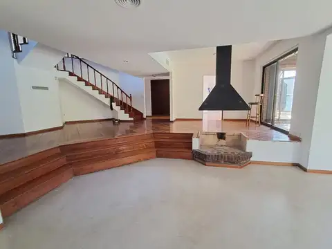 Casa 7 ambientes con 2 baños