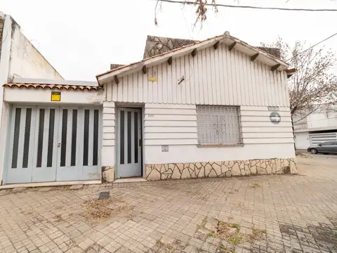 CASA EN VENTA DE 2 DORMITORIOS BELLA VISTA