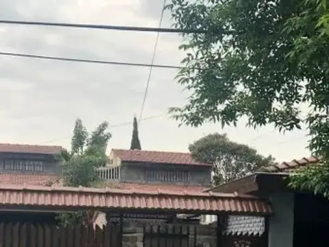 Casa 6 ambientes con 4 baños