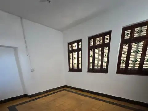 Local en Alquiler Via Púb.