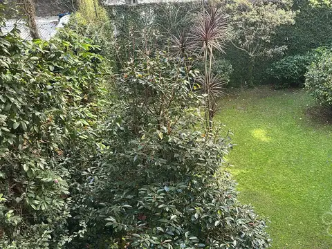 Departamento  con jardín semiprivado  Palermo Chico  Apto Profesional )