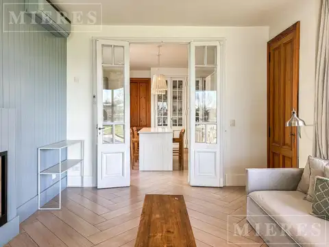 Casa en Venta con 4 cocheras