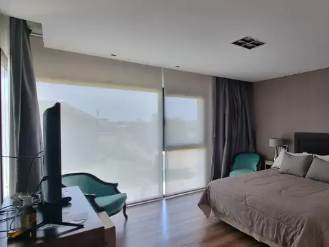 Casa en Venta con 7 cocheras