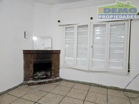Casa 4 ambientes con 1 baño