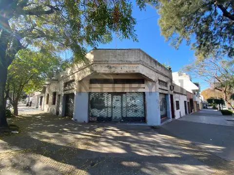 VENTA LOCAL COMERCIAL EN ESQUINA ESTRATÉGICA EN PARQUE AVELLANEDA