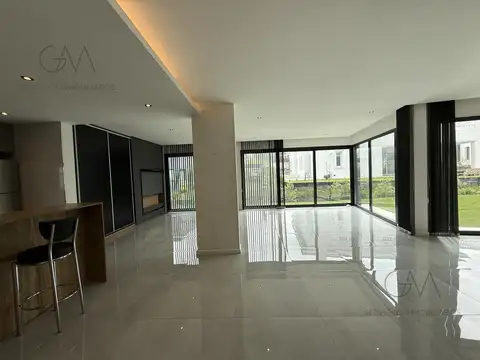 Casa en Venta al Oeste
