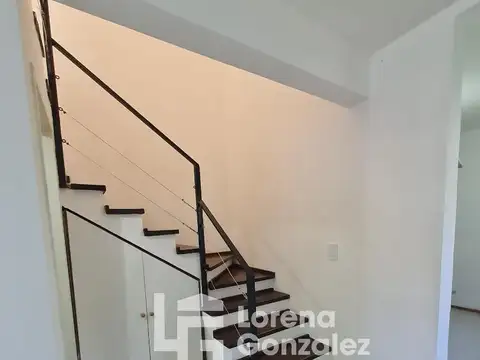 Casa en Alquiler con 1 cochera