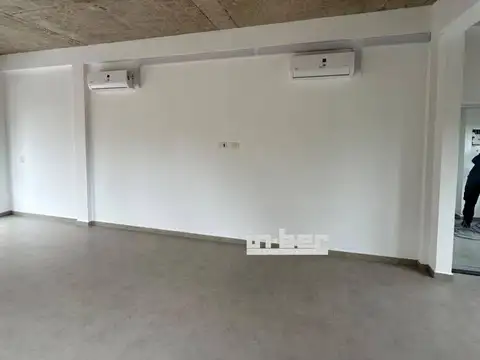 Oficina en Alquiler con 1 cochera