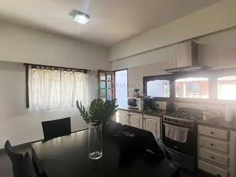 Casa en Venta con 4 cocheras