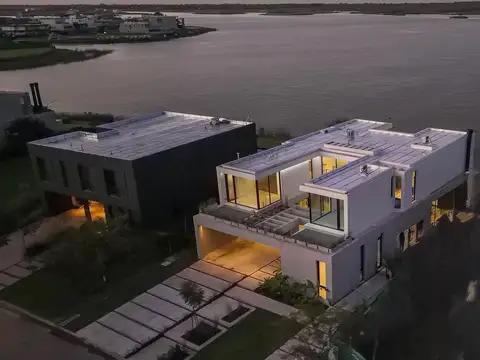 Casa 7 ambientes con 6 baños
