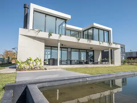 Casa en Venta, Categoria Premium, en Barrio Marinas, Puertos del Lago