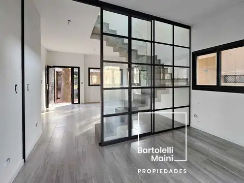 Casa 4 ambientes con 3 baños