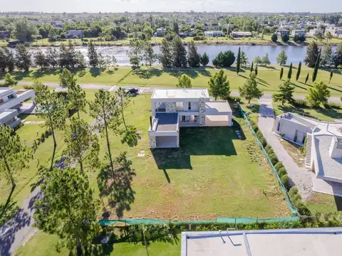 Casa en Puerto Roldan