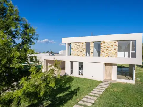 Casa en Venta en Puerto Roldan, USD 380.000