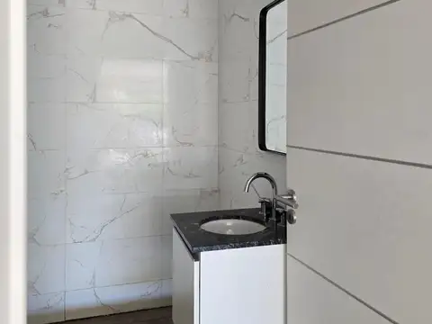 Alquiler de Departamento de 1 ambiente al contrafrente con balcón. Muy bueno