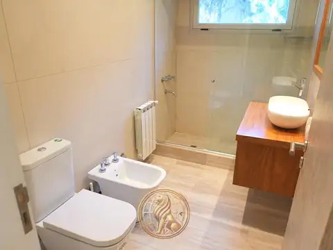 Casa 4 ambientes con 3 baños