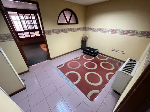Oficina en Venta con 3 cocheras
