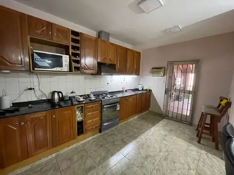 VENTA CASA 3 DORM C/ PILETA  YOFRE NORTE