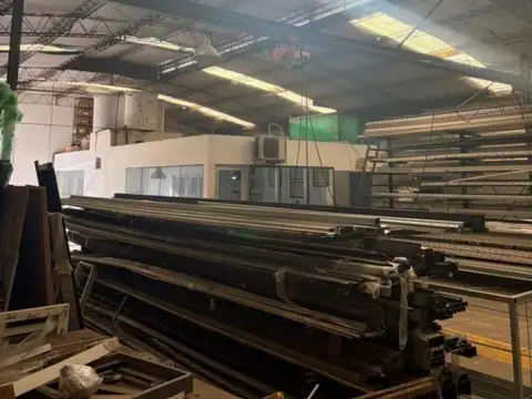 Real Oportunidad Galpon En Alquiler En Munro 900m²