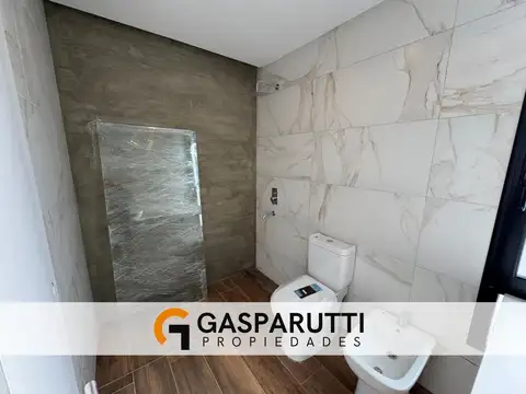 Casa 5 ambientes con 4 baños