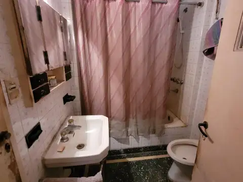 Chalet de 3 ambientes para reciclar en el corazón de Haedo Chico