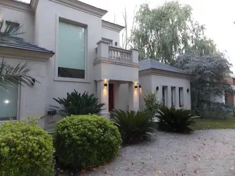 Casa en alquiler en Club Miralagos