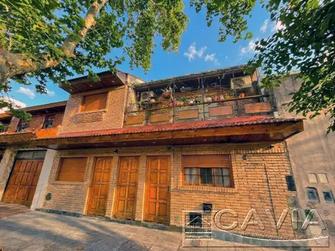 2 amb frente entrada independiente, amplia cocina equipada, patio. Equipo split y estufas.TB -