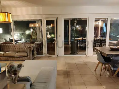 Casa 4 ambientes con 3 baños